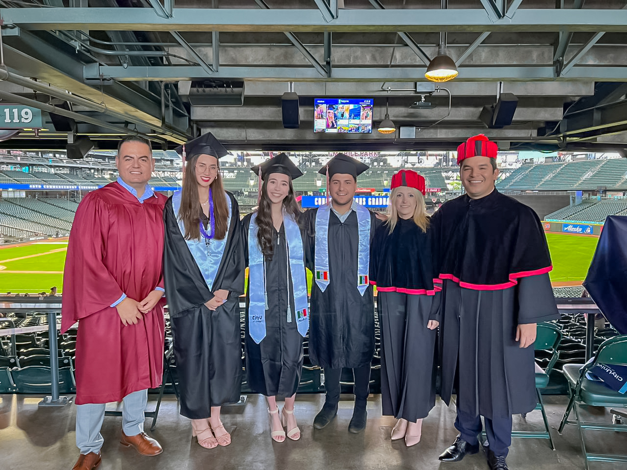 Se gradúan con honores alumnos de la Facultad de Psicología de la UANL en la City University de Seattle