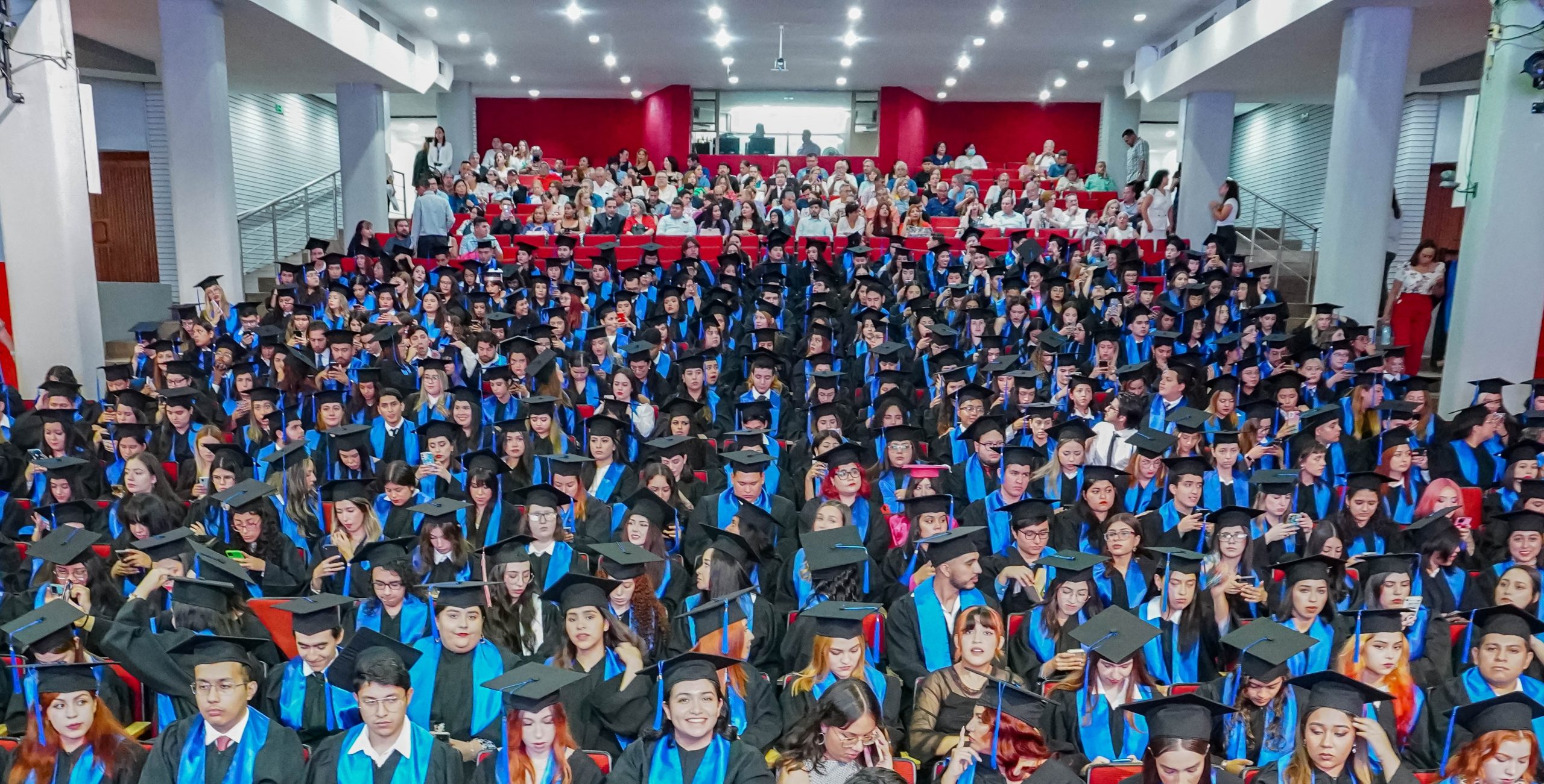 Celebra generación 2018-2023 ceremonia de graduación